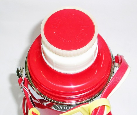昭和レトロ　ニッポン水筒　ヤングAD（エー・デー）900　コップ式水筒（赤）【通販】山口陶器店