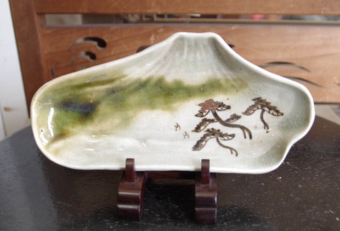 陶器　変形皿　（富士山型）