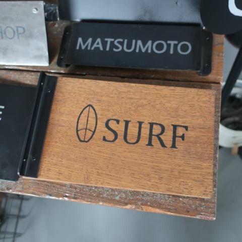 オーク×アイアンの横付け看板