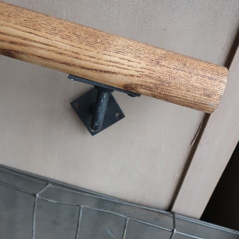 タモの木製手すり