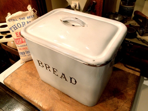 Enamel Bread Bin - ホーロー製ブレッド缶 -