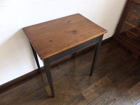 Small Table - 小型テーブル -