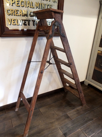 Step Ladder (Pioneer Ladder ) - 脚立　（アイアンパーツ付き） -