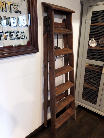 Step Ladder (Pioneer Ladder ) - 脚立　（アイアンパーツ付き） -
