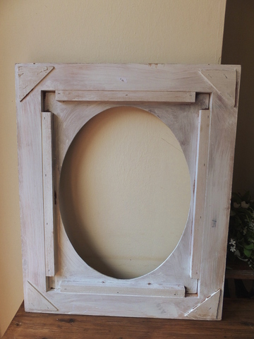 Wooden Frame (White， Oval) - 額 （白ペイント、楕円）-
