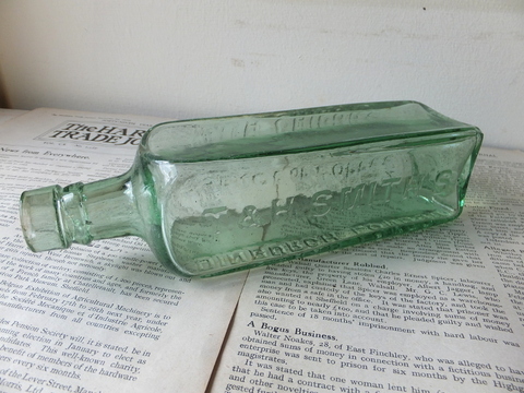 T＆H SMITH’S Bottles - ガラスボトル -