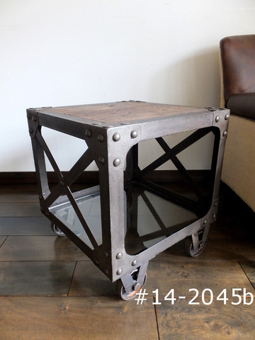 Industrial metal frame table on casters - キャスター付きメタルフレームテーブル -